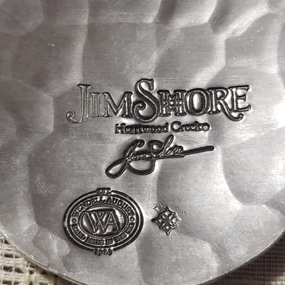 Beautiful Jim Shore and Wendell August Forge Santa in Sleigh Ornament - Picture 3 of 10